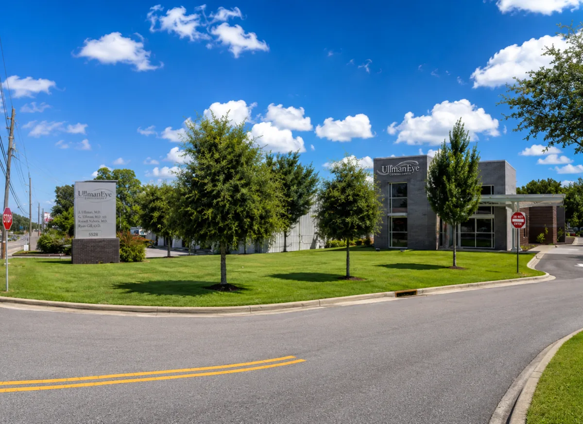 Front entrance of Ullman Eye Consultants